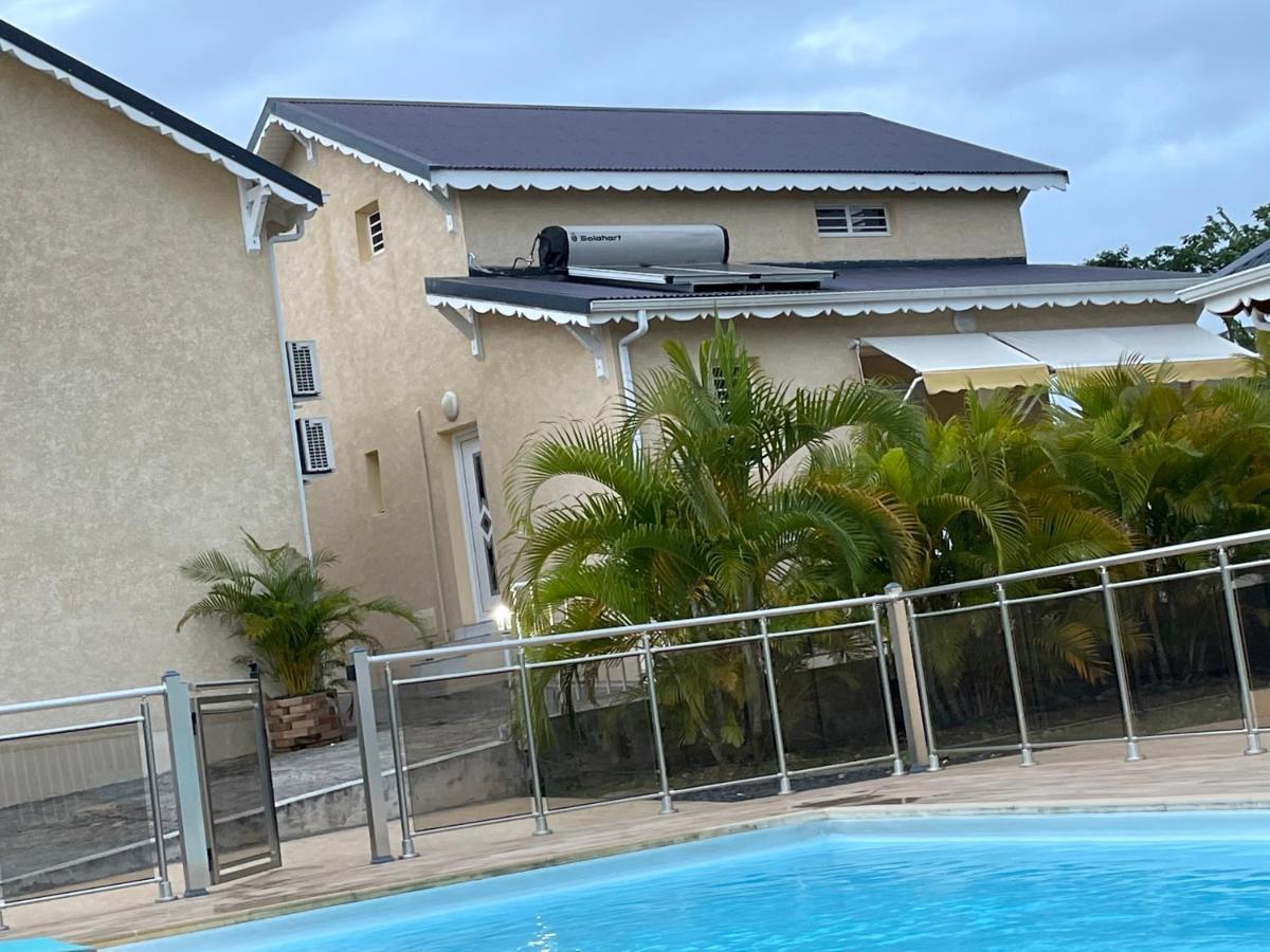Les Villas Sarah Le Moule Extérieur photo