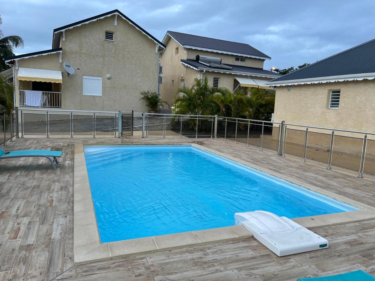 Les Villas Sarah Le Moule Extérieur photo